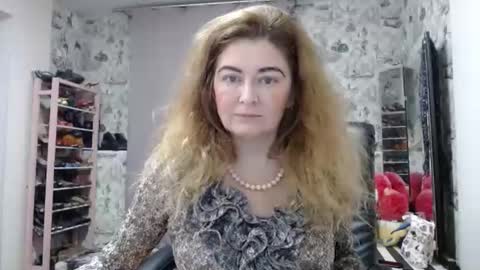 Snapshot of blondmilfs chatting on January 13, 3:23 am BlondMILfs online show from January 13, 3:23 am