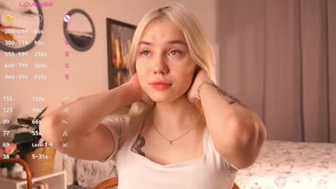 Adeline online show from November 20, 7:42 am