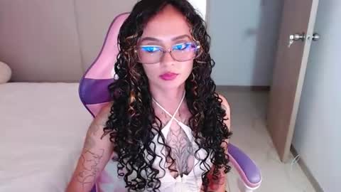 Im Abril .. Nice to meet you  thumb up me please its important  INDEPENDENT MODEL online show from June 25, 2:00 am