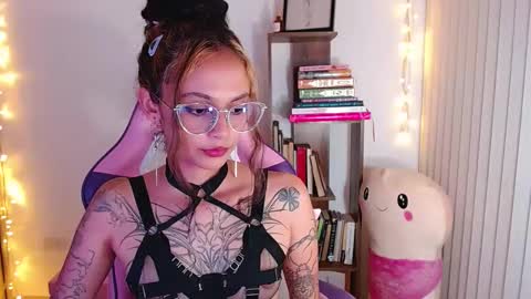 Im Abril .. Nice to meet you  thumb up me please its important  INDEPENDENT MODEL online show from September 27, 1:02 am