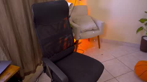 FLORAA online show from December 3, 2:19 pm