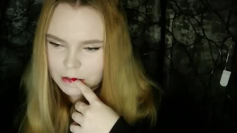 blushing_star online show from December 15, 4:34 pm