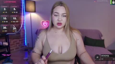 Snapshot of bodylina chatting on December 6, 10:07 pm  Lina  online show from December 6, 10:07 pm