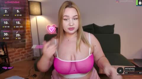 Snapshot of bodylina chatting on December 15, 9:31 pm  Lina  online show from December 15, 9:31 pm