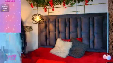 BONIE WILLS online show from April 9, 12:21 pm