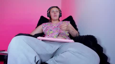 Bonnie Help me reach 500 likes online show from January 11, 9:09 pm