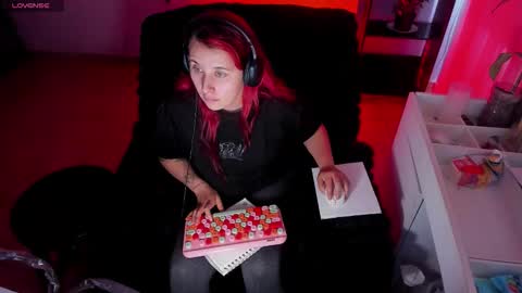 Bonnie Help me reach 500 likes online show from October 30, 7:37 pm