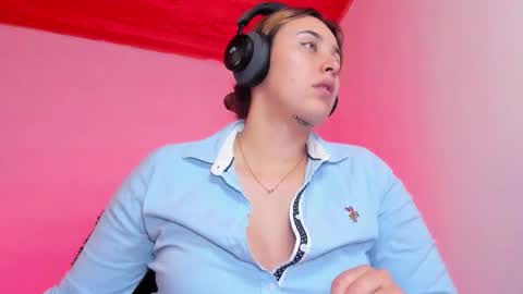 Bonnie Help me reach 500 likes online show from February 2, 8:19 pm