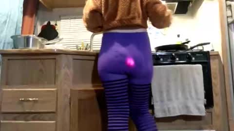 Snapshot of bootyinpantyhose chatting on October 26, 4:30 am GinaBooty online show from October 26, 4:30 am