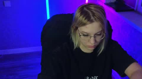 Belle  online show from February 21, 12:05 am