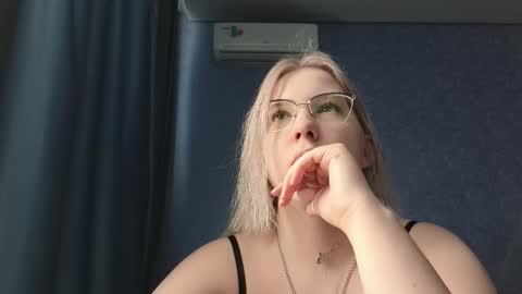 Belle  online show from March 16, 5:55 am