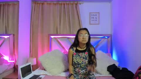 Snapshot of bravepetunia chatting on October 17, 12:19 pm bravepetunia online show from October 17, 12:19 pm
