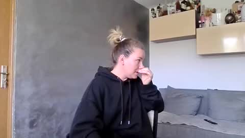 Brenda online show from April 25, 11:57 am