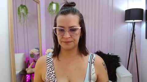 BRITNEEYTAYLOR1 online show from December 28, 6:18 pm