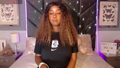 Snapshot of brittanyjhonnns chatting on December 13, 8:32 am brittany 25 years old happy as a worm online show from December 13, 8:32 am
