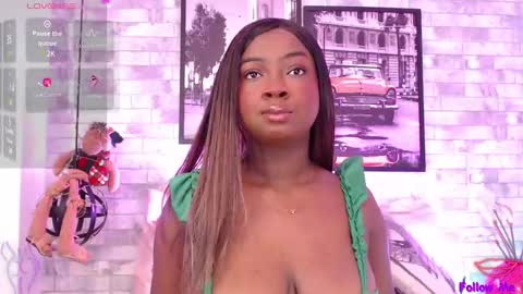 Snapshot of brittanyjhonnns chatting on December 31, 11:09 am brittany 25 years old happy as a worm online show from December 31, 11:09 am