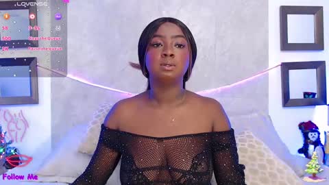 Snapshot of brittanyjhonnns chatting on December 29, 9:39 am brittany 25 years old happy as a worm online show from December 29, 9:39 am