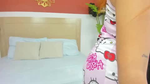 B  online show from October 1, 7:52 pm