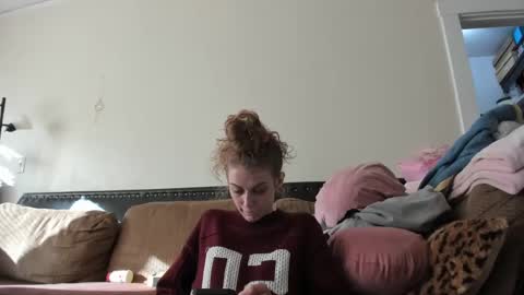 Snapshot of buffybarloe chatting on December 4, 4:49 pm Buffy online show from December 4, 4:49 pm