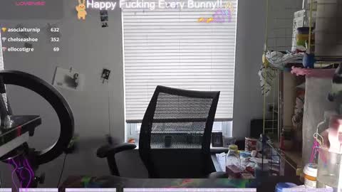 Snapshot of bunnycheekz chatting on December 4, 6:06 pm Tokki  bunny  online show from December 4, 6:06 pm