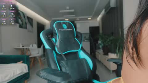 Bonny and Clide  Help us by thumbs up  online show from April 13, 4:25 am