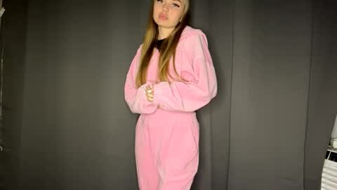 Stella online show from October 10, 3:50 pm