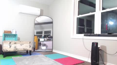 Snapshot of butt3rcup chatting on September 27, 10:33 am Goddess online show from September 27, 10:33 am