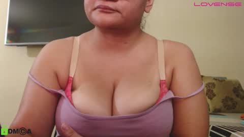 Snapshot of camiilahotxxx chatting on September 22, 4:38 pm Camila online show from September 22, 4:38 pm