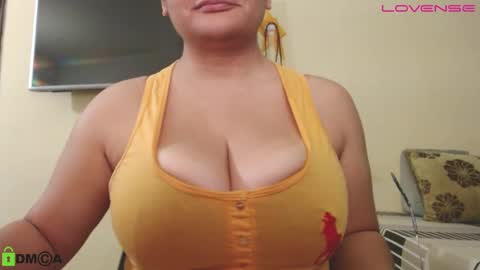 Snapshot of camiilahotxxx chatting on October 3, 4:34 pm Camila online show from October 3, 4:34 pm