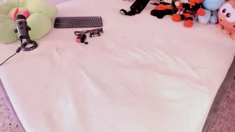 Camila online show from November 18, 1:17 am