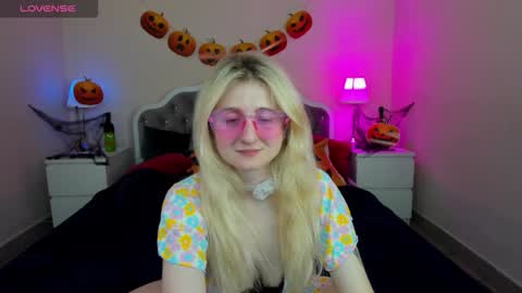 Snapshot of camilladreamer chatting on October 21, 3:16 pm camilladreamer online show from October 21, 3:16 pm