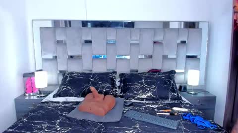 Camila online show from November 25, 11:01 am