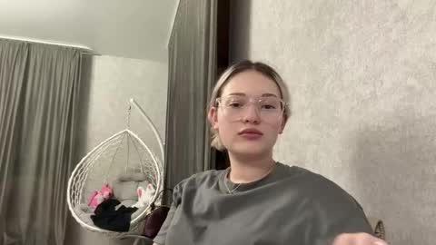 candelariahile online show from February 24, 3:10 pm