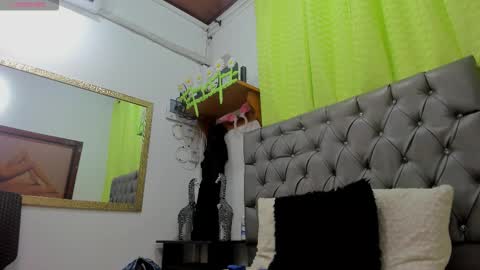 Snapshot of candi_afrodita chatting on October 23, 4:57 pm candi afrodita online show from October 23, 4:57 pm
