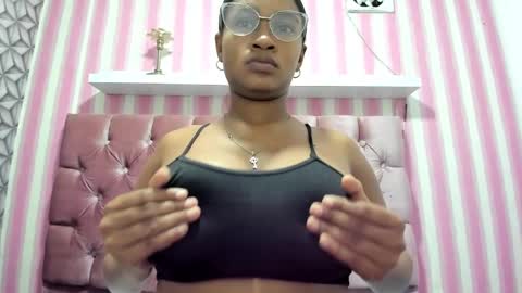 Snapshot of candy_ebony18_ chatting on October 2, 1:05 pm candy_ebony18_ online show from October 2, 1:05 pm