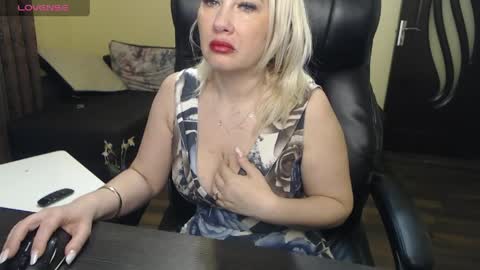 candy_hellenx online show from April 6, 4:46 am