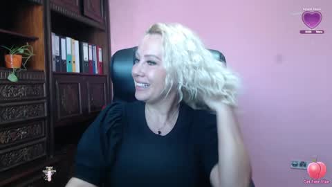 candy_hellenx online show from April 12, 1:14 pm
