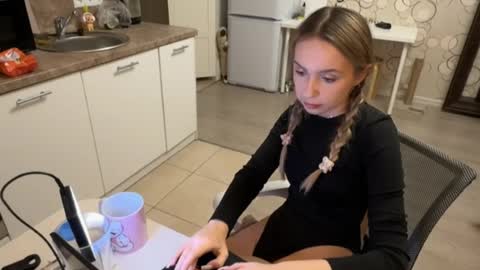 candy_loveeee online show from April 3, 5:55 pm