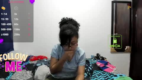 candy_val online show from April 17, 6:26 am