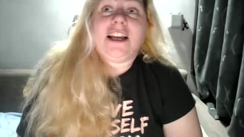 Laura online show from February 17, 3:33 pm