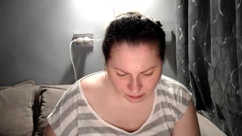 Laura online show from April 2, 7:33 pm