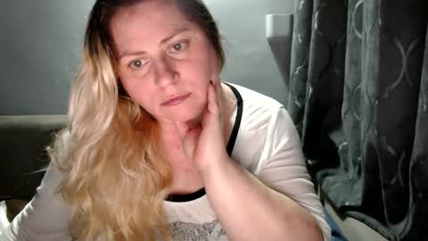 Laura online show from November 5, 8:25 pm