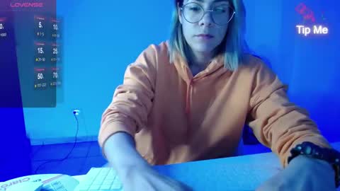 Candy Dowson online show from February 19, 9:17 am