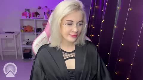 Snapshot of candyhannah chatting on October 21, 8:13 pm You can call me HH online show from October 21, 8:13 pm
