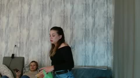 candymini online show from March 28, 12:15 pm