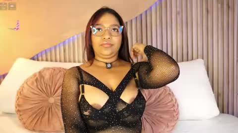 Canela Hot  online show from March 27, 12:39 pm