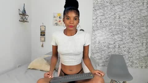 Canhela online show from January 5, 11:30 pm