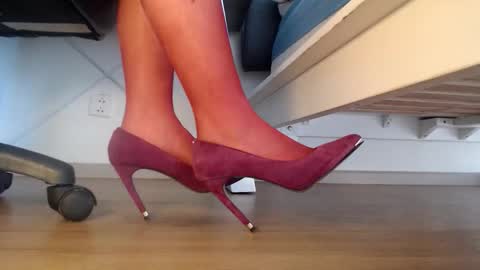 Snapshot of caolau chatting on October 4, 12:05 am Miss Di online show from October 4, 12:05 am