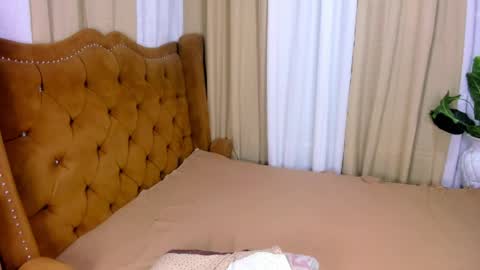 Yumi Aera online show from April 7, 5:37 pm