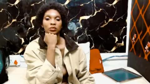 caramelminxx_ online show from June 27, 12:22 pm